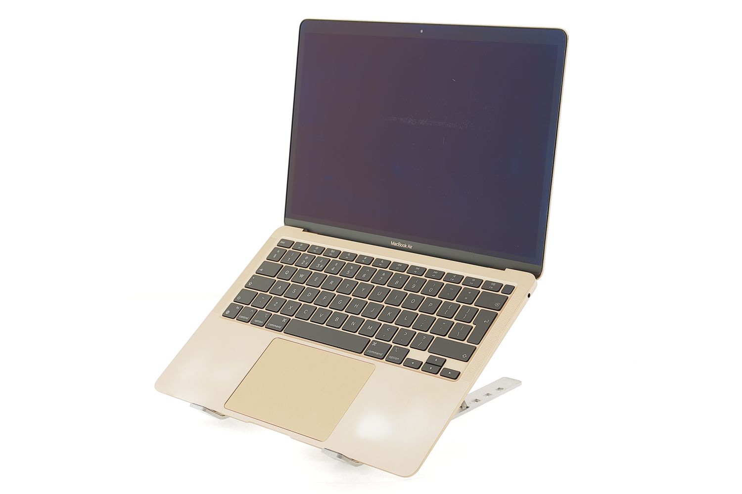 Apple MacBook Air 13″ 2020, M1 8 Cores, 8 GB, 8 core GPU 512 GB Gold - Много добро