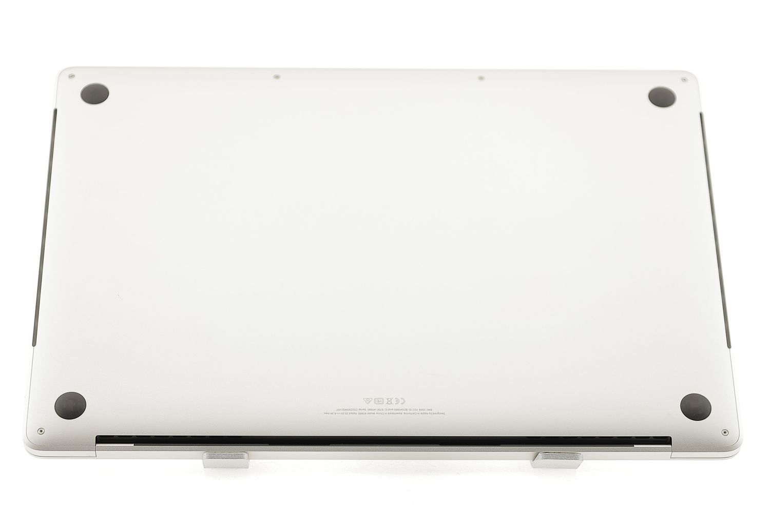 Apple MacBook Pro 15″ Touch Bar 2019, i9 2.4 GHz, 32 GB, AMD Radeon Pro 560x 1 TB Silver - Ca nou