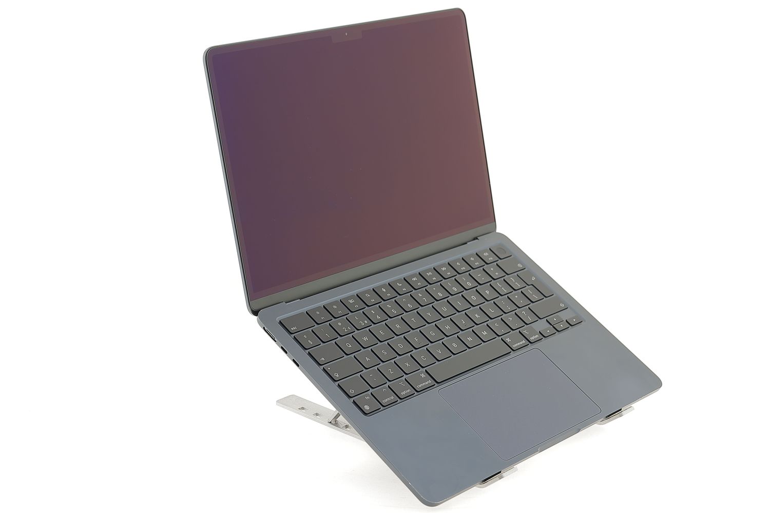 Apple MacBook Air 13″ 2022, M2 8 Cores, 8 GB, 8 core GPU 256 GB Midnight - Отлично