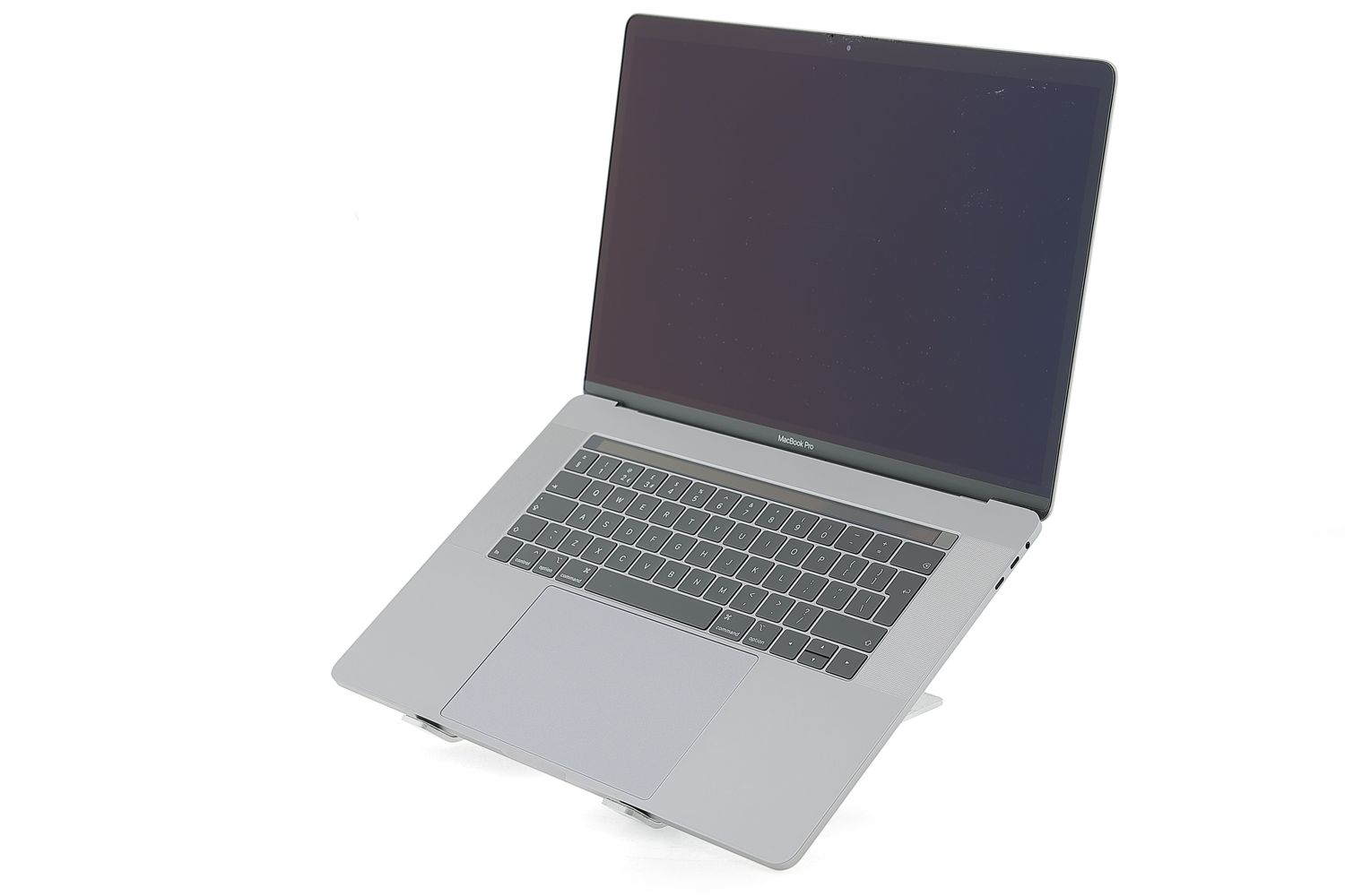 Apple MacBook Pro 15″ Touch Bar 2017, i7 2.8 GHz, 16 GB, AMD Radeon Pro 555 1 TB Space Gray - Nagyon jó