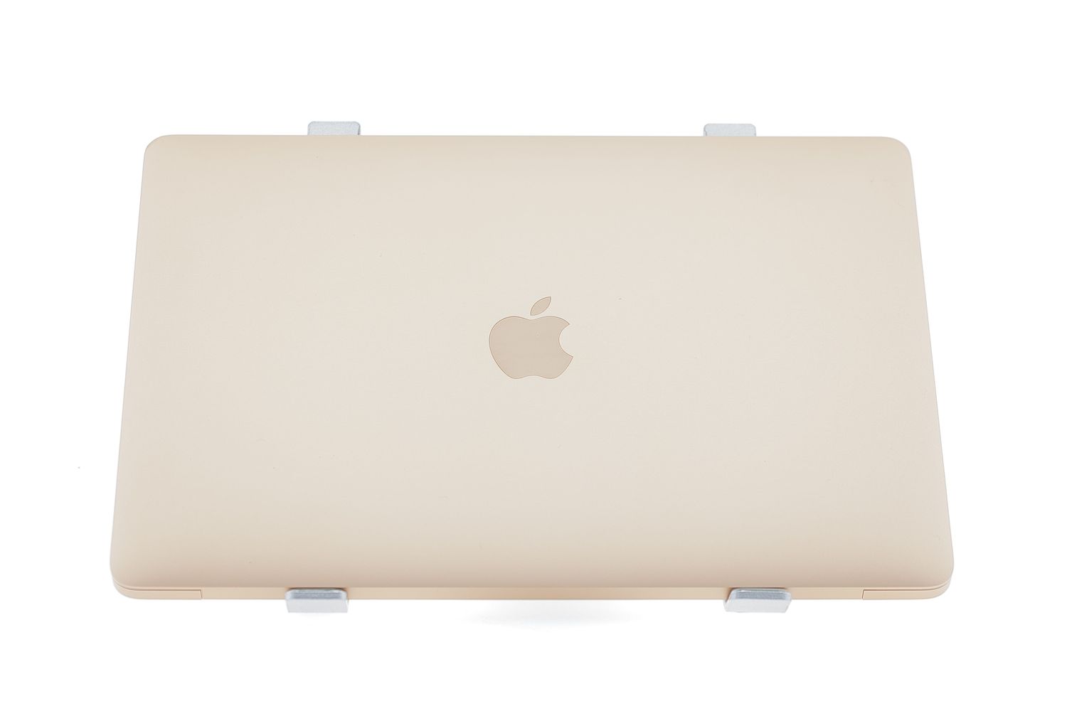 Apple MacBook Air 13″ 2020, M1 8 Cores, 8 GB, 7 core GPU 256 GB Gold - Добро