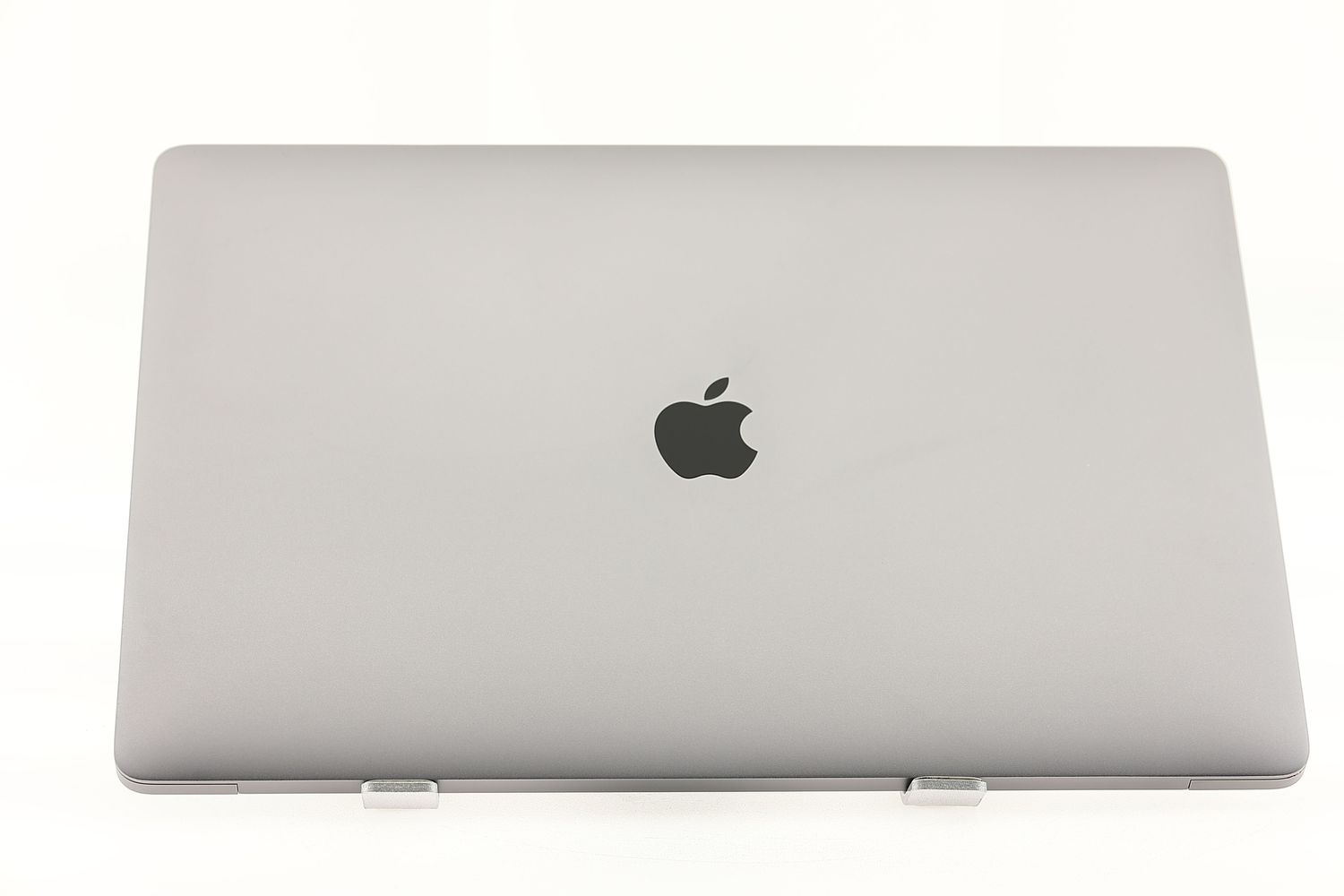 Apple MacBook Pro 15″ Touch Bar 2019, i9 2.4 GHz, 32 GB, AMD Radeon Pro Vega 20 1 TB Space Gray - Foarte bun