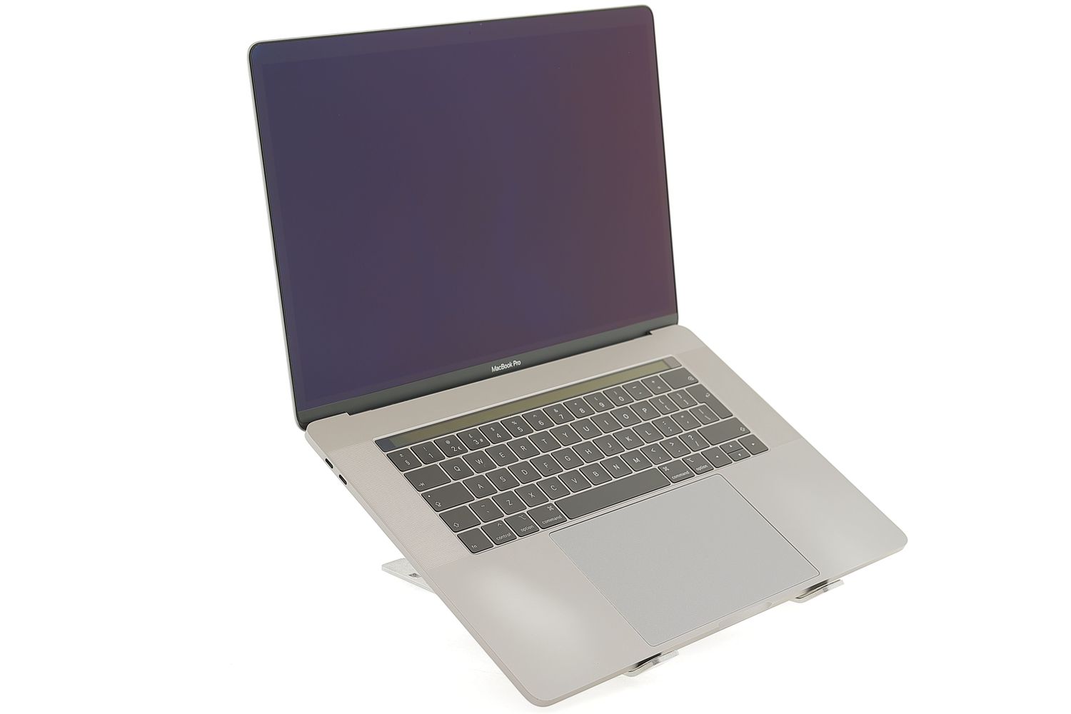 Apple MacBook Pro 15″ Touch Bar 2019, i9 2.4 GHz, 32 GB, AMD Radeon Pro 560x 512 GB Space Gray - Excelent