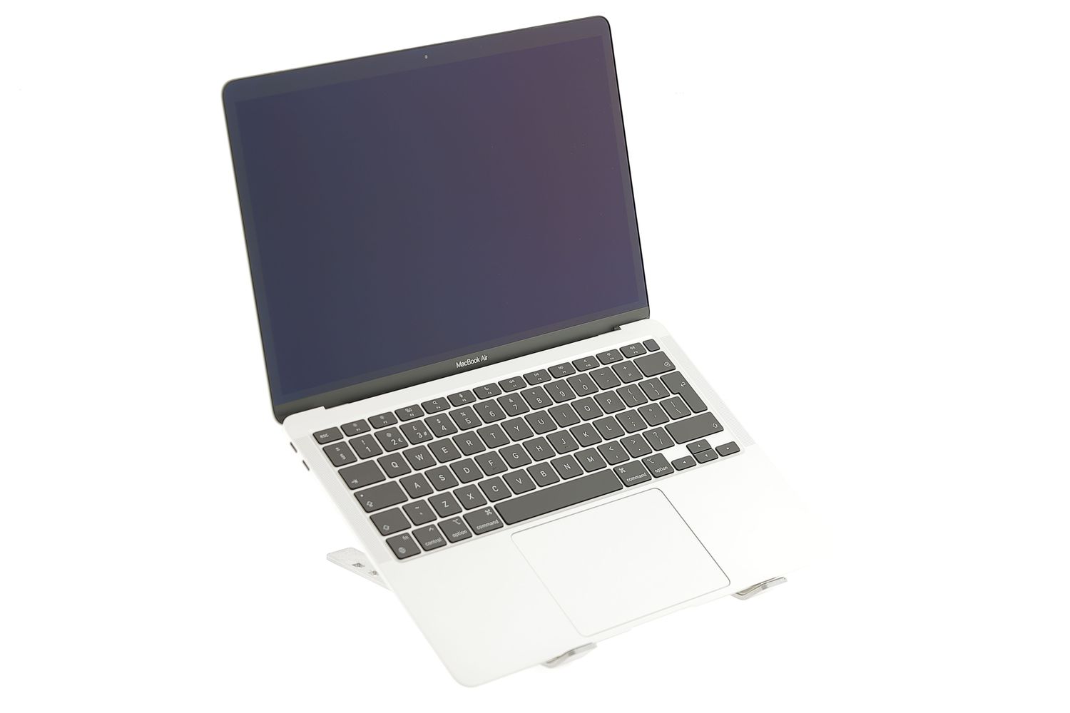 Apple MacBook Air 13″ 2020, i3 1.1 GHz, 8 GB, Intel Iris Plus 256 GB Silver - Като нов