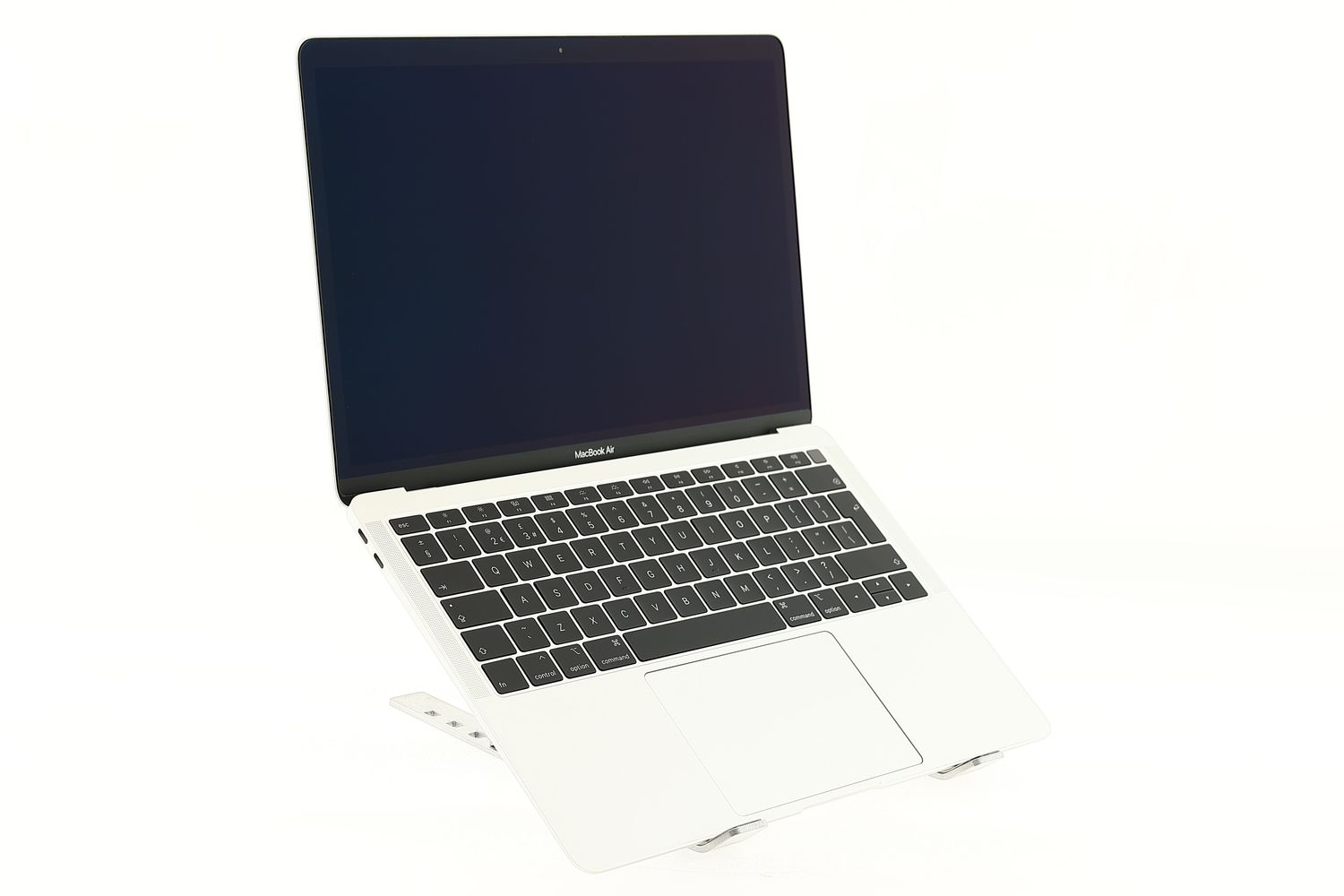 Apple MacBook Air 13″ 2018, i5 1.6 GHz, 8 GB, Intel UHD Graphics 617 128 GB Silver - Ca nou