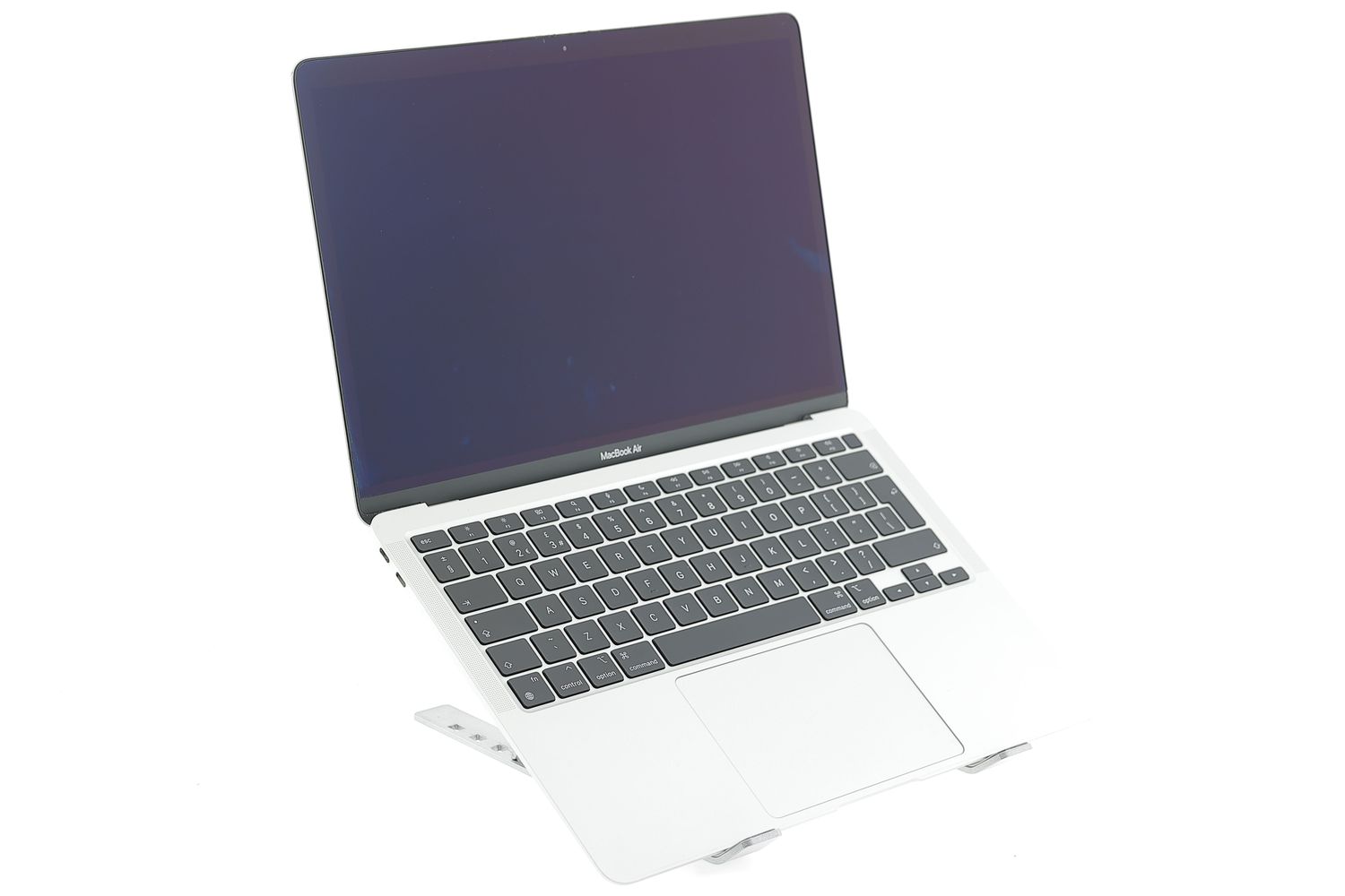 Apple MacBook Air 13″ 2020, i3 1.1 GHz, 8 GB, Intel Iris Plus 256 GB Silver - Nagyon jó