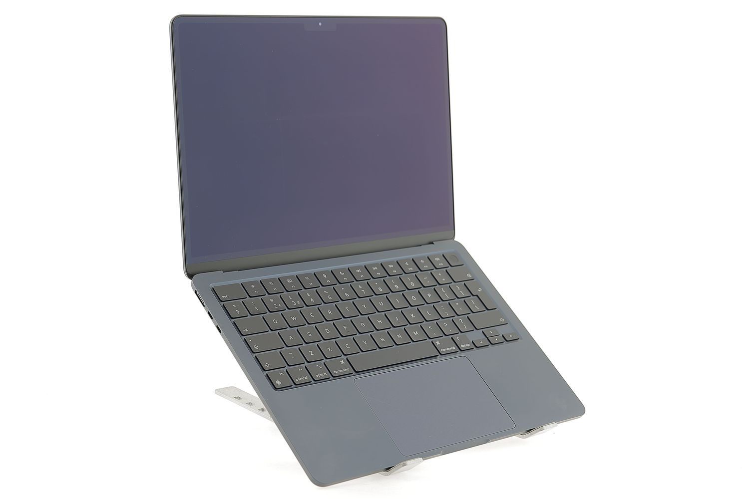Apple MacBook Air 13″ 2022, M2 8 Cores, 8 GB, 8 core GPU 512 GB Midnight - Foarte bun
