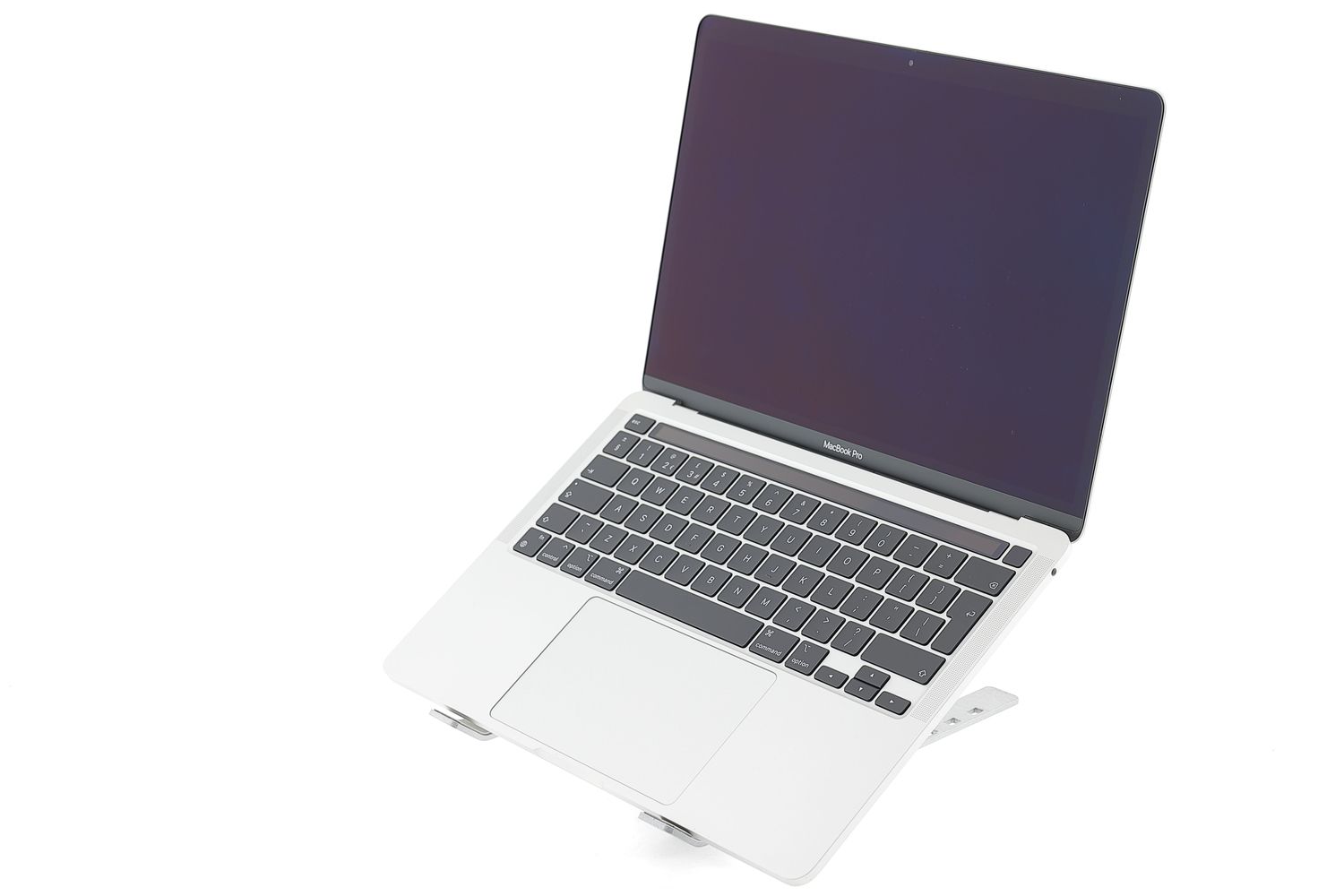 Apple MacBook Pro 13″ 2020, M1 8 Cores, 8 GB, 8 core GPU 256 GB Silver - Много добро