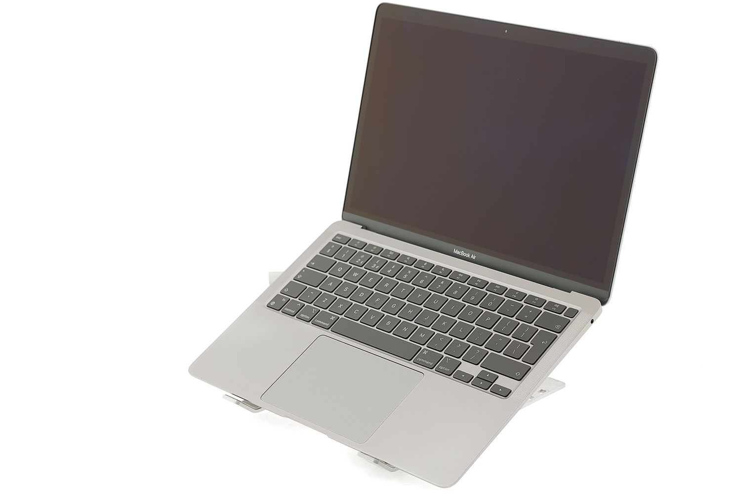 Apple MacBook Air 13″ 2020, i3 1.1 GHz, 8 GB, Intel Iris Plus 256 GB Space Gray - Excelent
