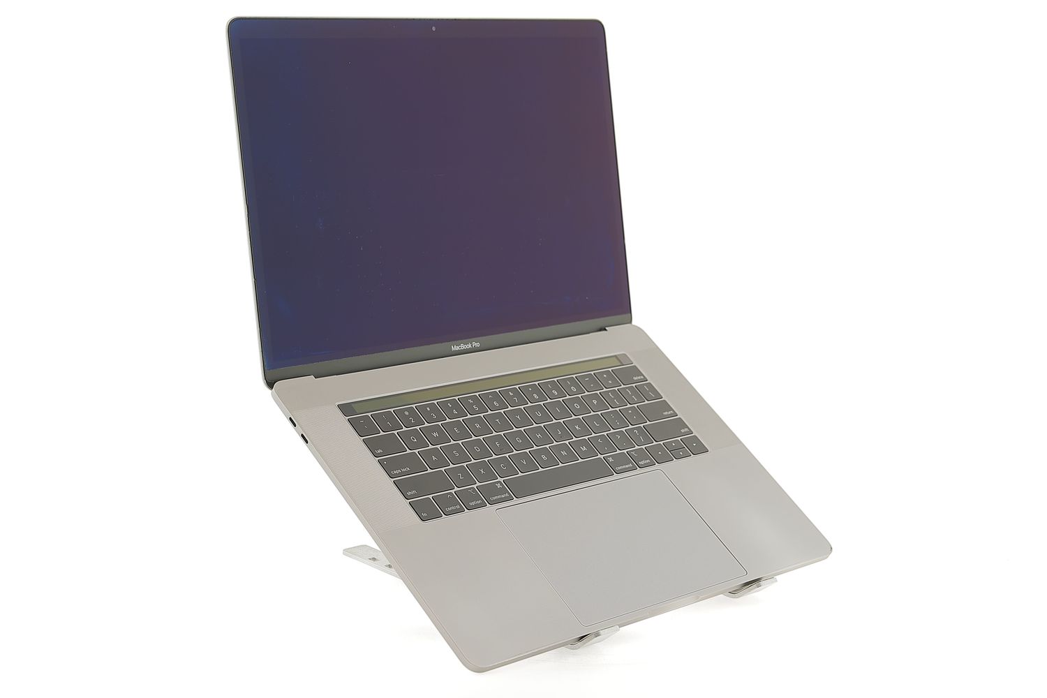 Apple MacBook Pro 15″ Touch Bar 2018, i7 2.2 GHz, 16 GB, AMD Radeon Pro 555X 256 GB Space Gray - Foarte bun