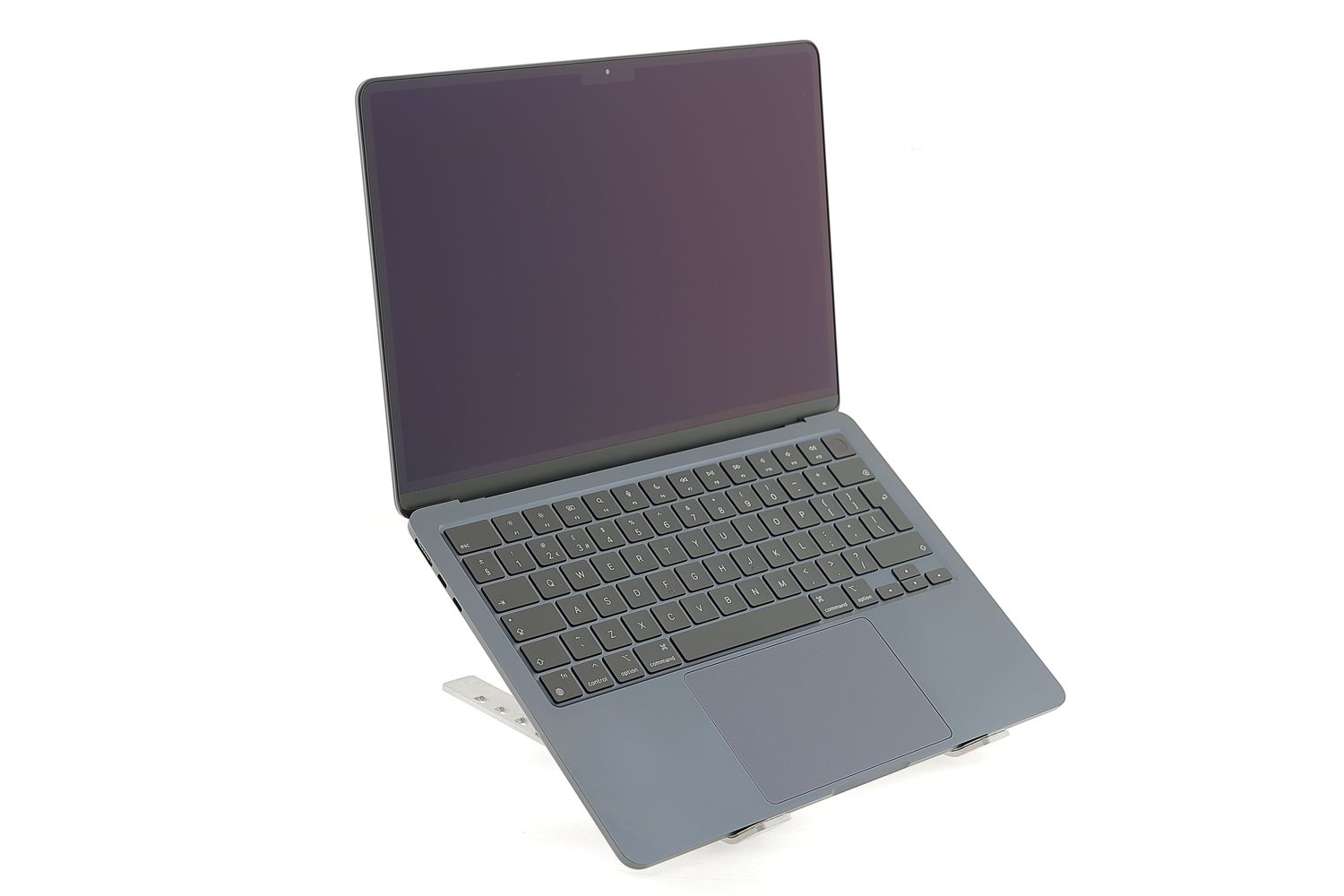 Apple MacBook Air 13″ 2024, M3 8 Cores, 16 GB, 8 core GPU 256 GB Midnight - Újszerű