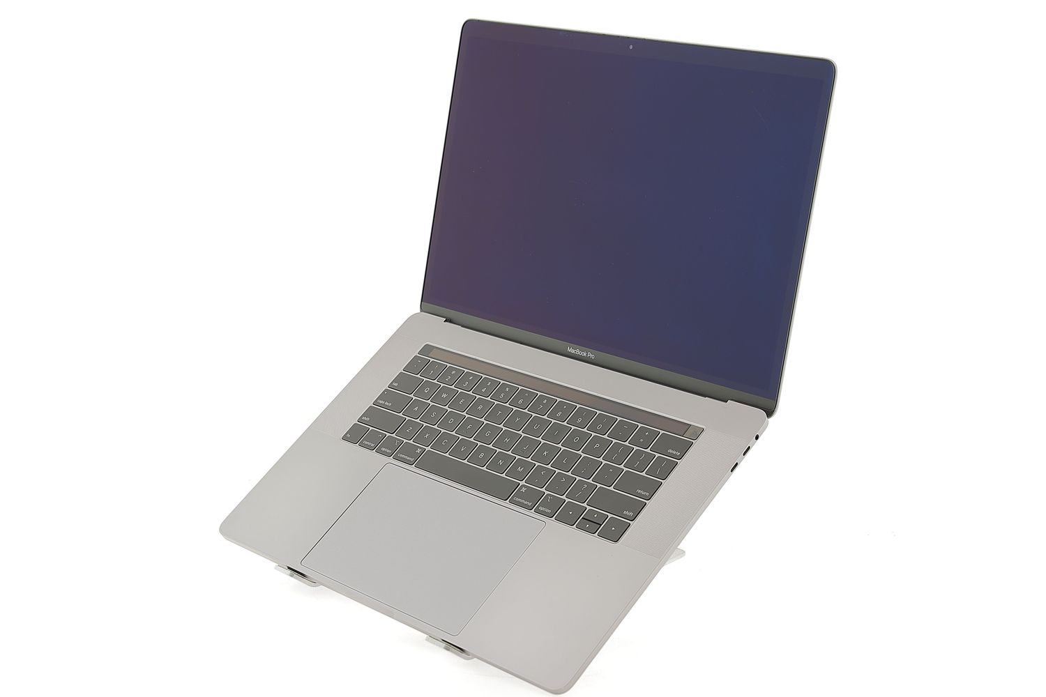 Apple MacBook Pro 15″ Touch Bar 2019, i7 2.6 GHz, 16 GB, AMD Radeon Pro 555X 256 GB Space Gray - Като нов