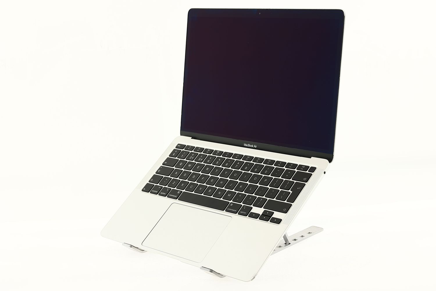 Apple MacBook Air 13″ 2020, i3 1.1 GHz, 8 GB, Intel Iris Plus 256 GB Silver - Nagyon jó