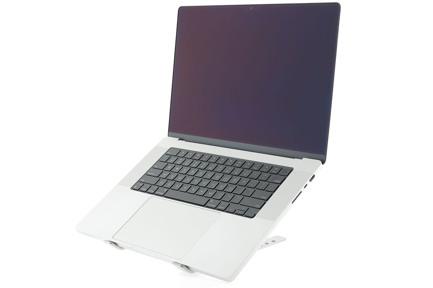 Apple MacBook Pro 16″ 2021, M1 Pro 10 Cores, 16 GB, 16 core GPU 512 GB Silver - Excelent