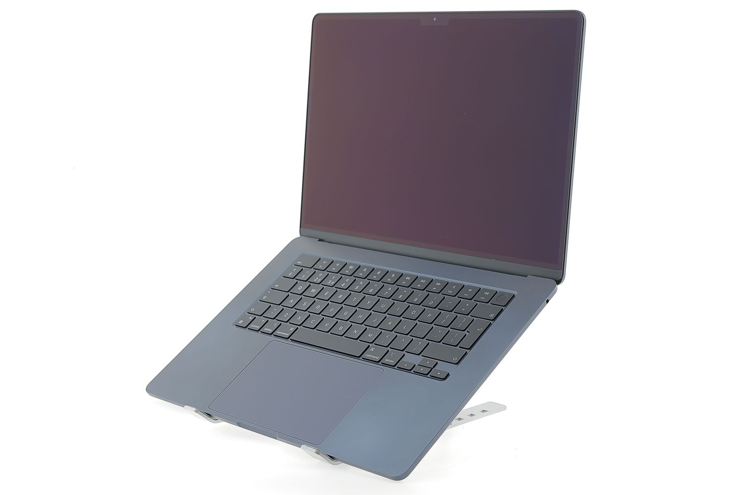 Apple MacBook Air 15″ 2023, M2 8 Cores, 8 GB, 10 core GPU 256 GB Midnight - Kiváló