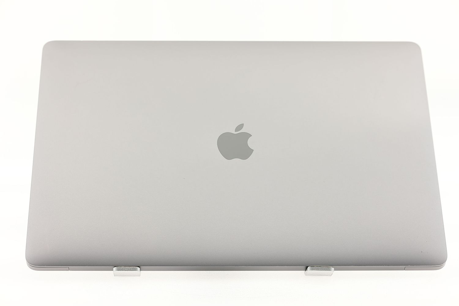 Apple MacBook Pro 15″ Touch Bar 2019, i7 2.6 GHz, 16 GB, AMD Radeon Pro 555X 512 GB Space Gray - Много добро