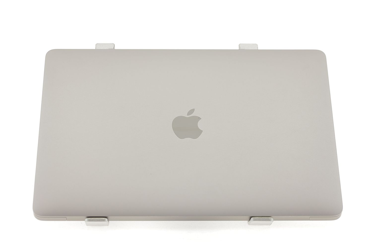 Apple MacBook Air 13″ 2020, i3 1.1 GHz, 8 GB, Intel Iris Plus 256 GB Space Gray - Като нов