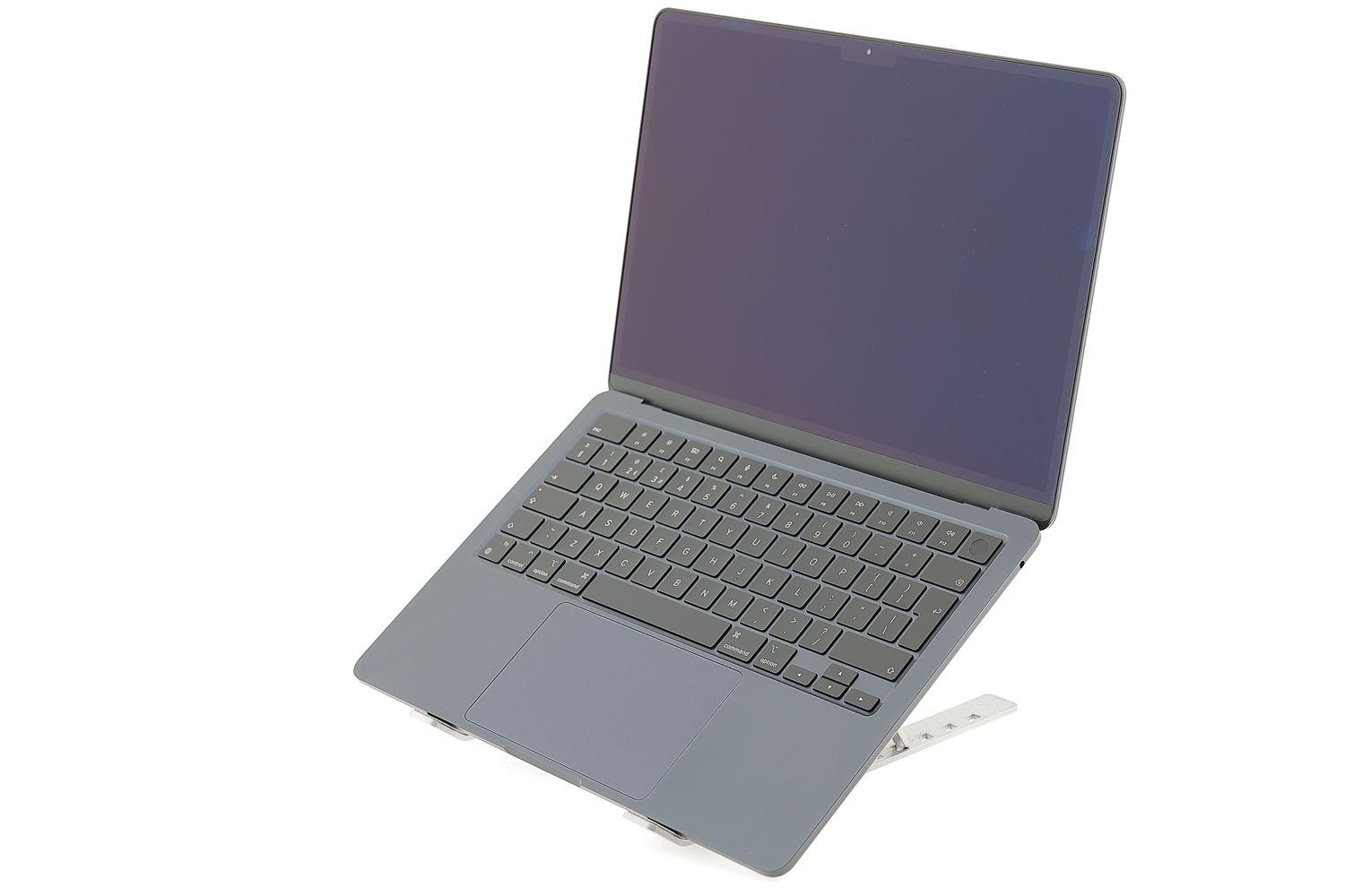 Apple MacBook Air 13″ 2022, M2 8 Cores, 8 GB, 8 core GPU 256 GB Midnight - Újszerű