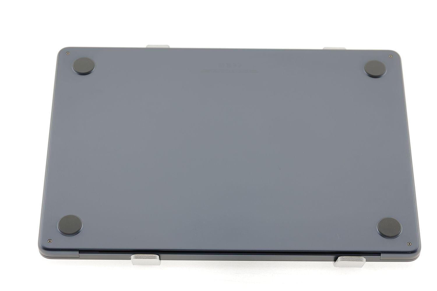 Apple MacBook Air 13″ 2022, M2 8 Cores, 8 GB, 8 core GPU 256 GB Midnight - Отлично