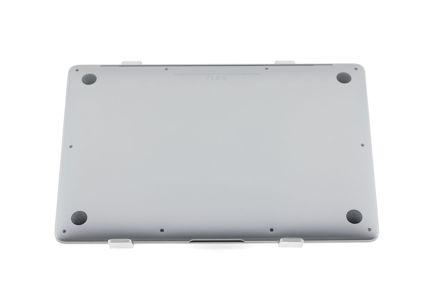 Apple MacBook Air 13″ 2020, M1 8 Cores, 8 GB, 7 core GPU 256 GB Space Gray - Много добро