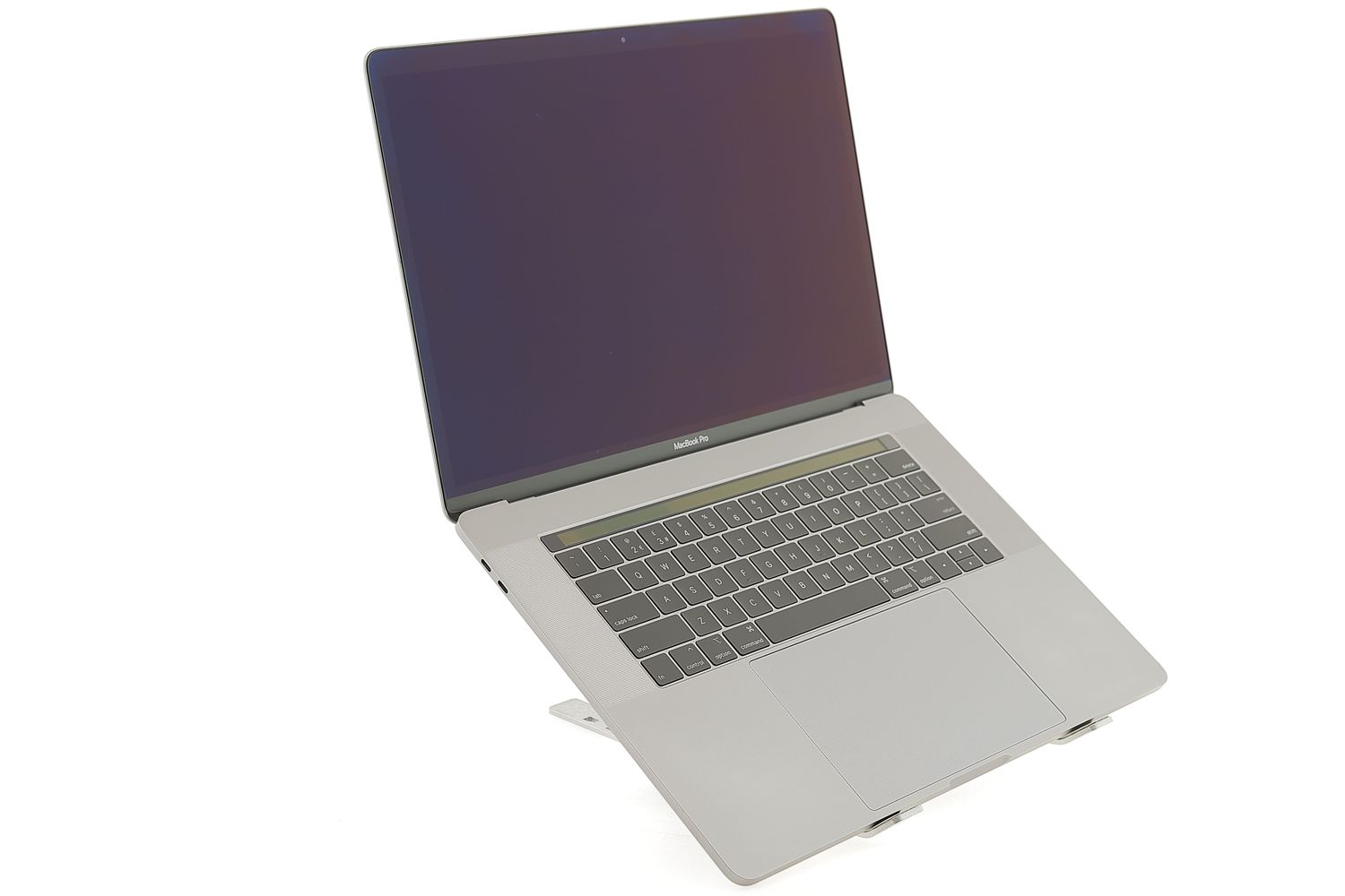 Apple MacBook Pro 15″ Touch Bar 2019, i9 2.4 GHz, 32 GB, AMD Radeon Pro 560x 1 TB Space Gray - Kiváló