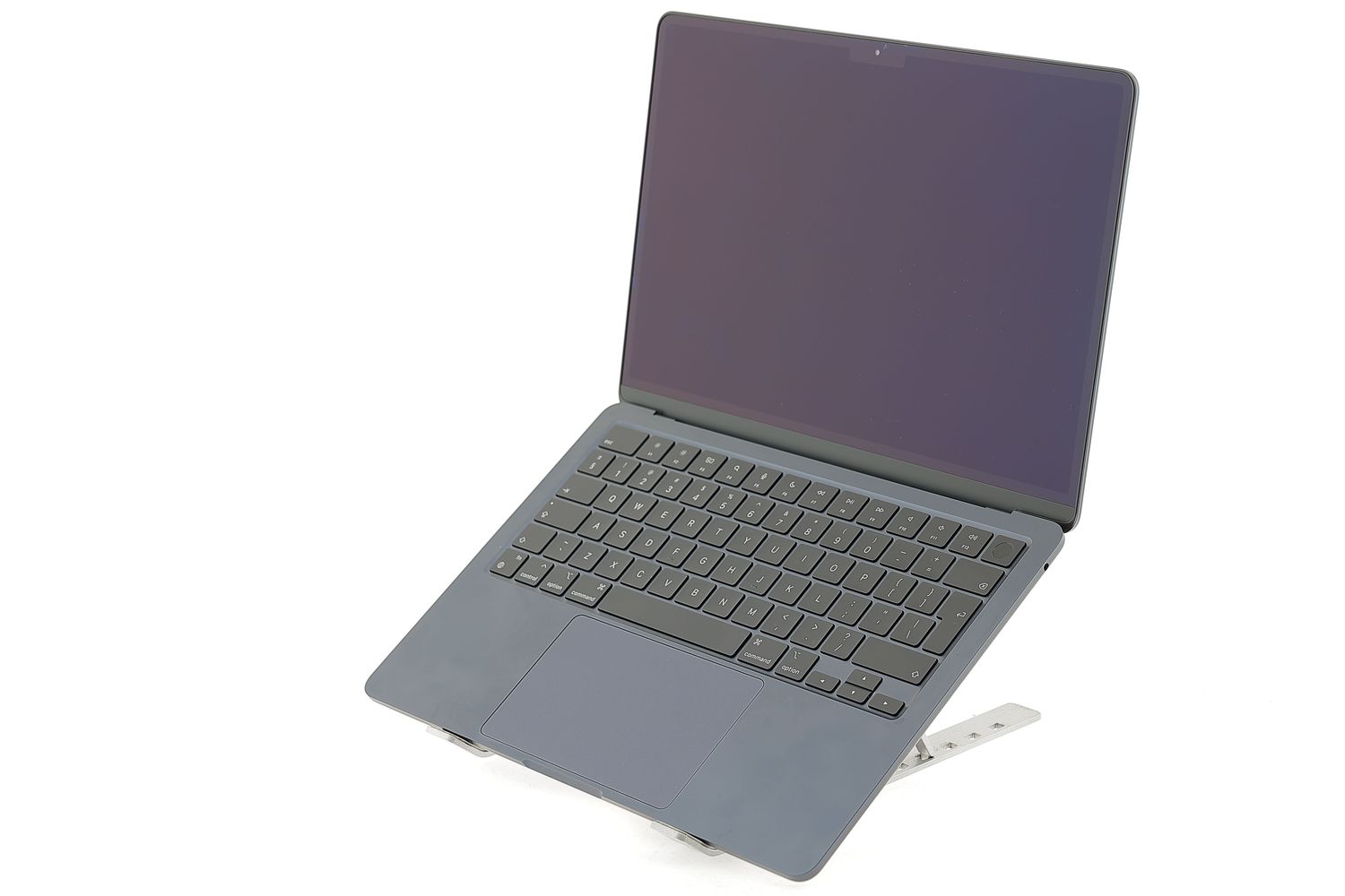 Apple MacBook Air 13″ 2024, M3 8 Cores, 8 GB, 8 core GPU 256 GB Midnight - Újszerű
