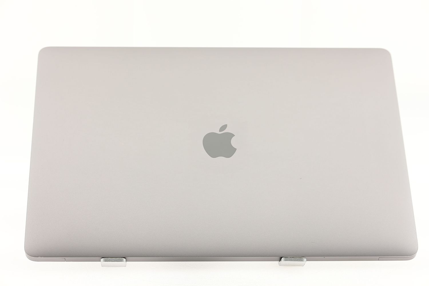 Apple MacBook Pro 15″ Touch Bar 2018, i7 2.2 GHz, 16 GB, AMD Radeon Pro 555X 512 GB Space Gray - Foarte bun