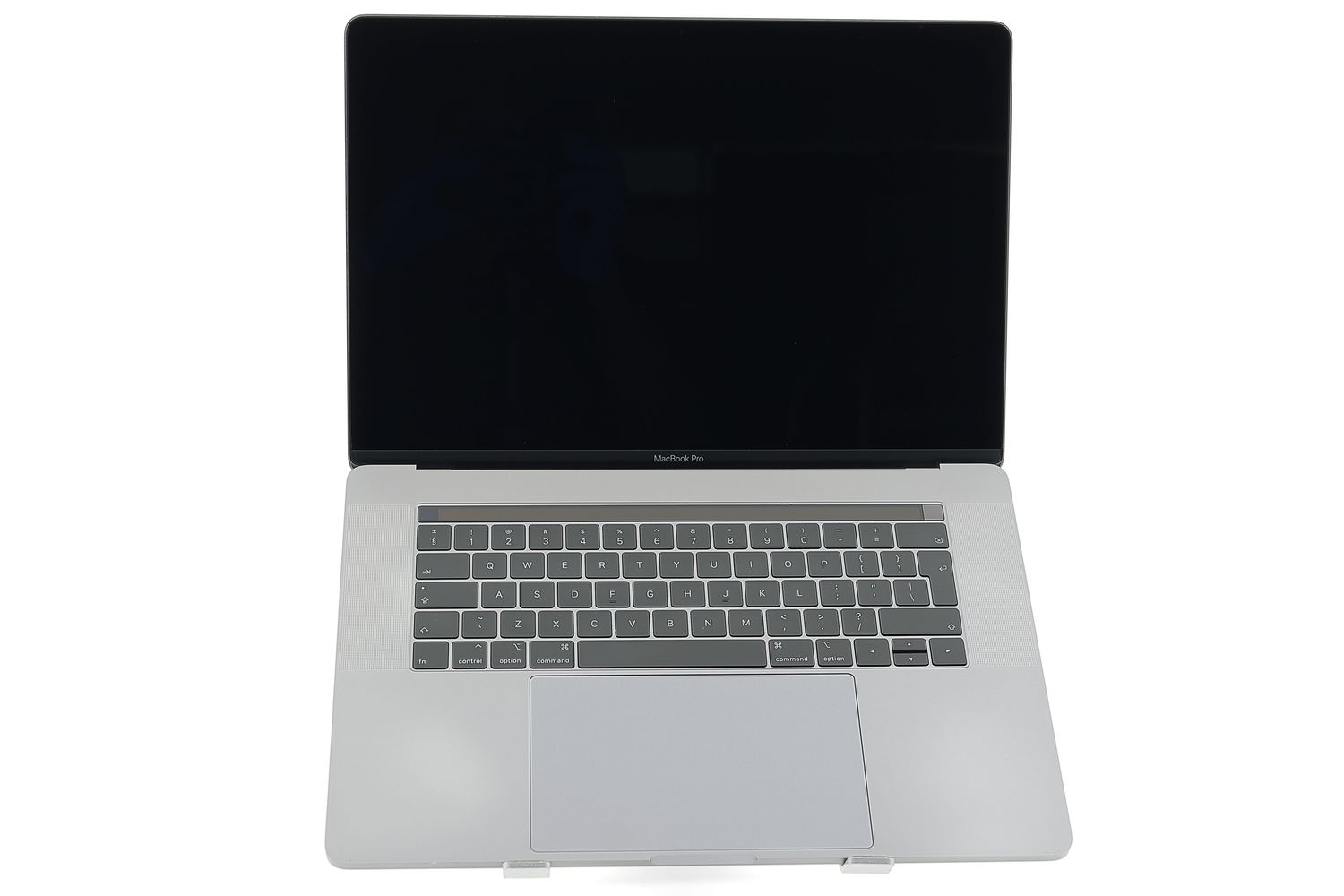 Apple MacBook Pro 15″ Touch Bar 2018, i7 2.6 GHz, 16 GB, AMD Radeon Pro 555X 256 GB Space Gray - Отлично