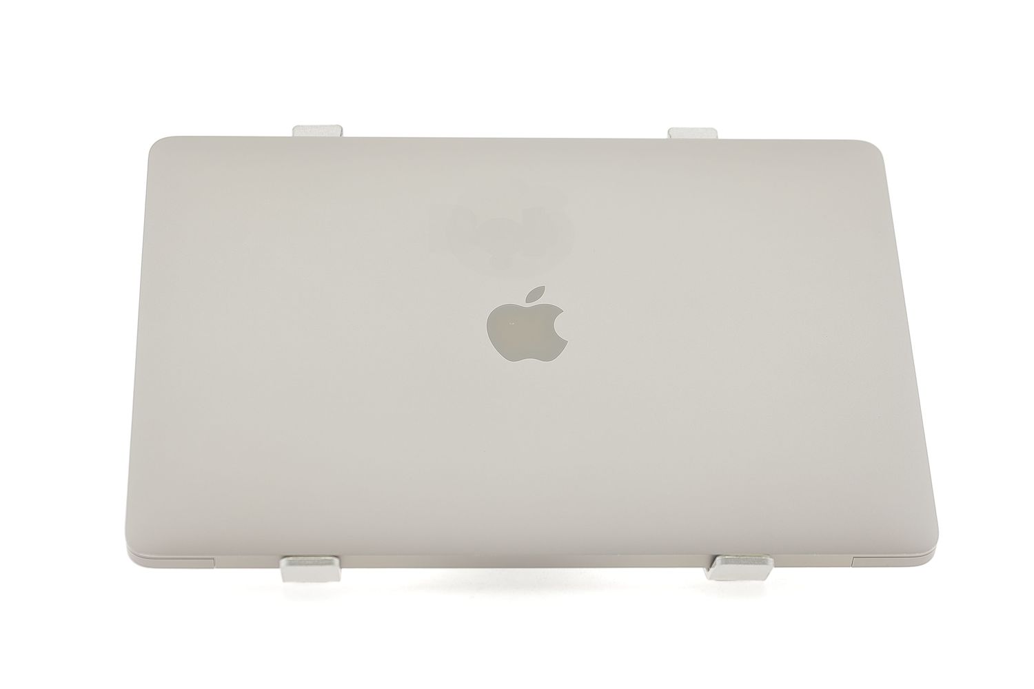 Apple MacBook Air 13″ 2020, M1 8 Cores, 16 GB, 7 core GPU 256 GB Space Gray - Много добро