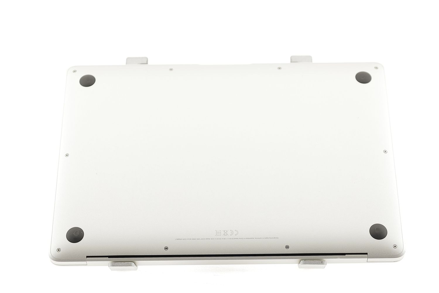 Apple MacBook Air 13″ 2020, M1 8 Cores, 8 GB, 7 core GPU 256 GB Silver - Много добро