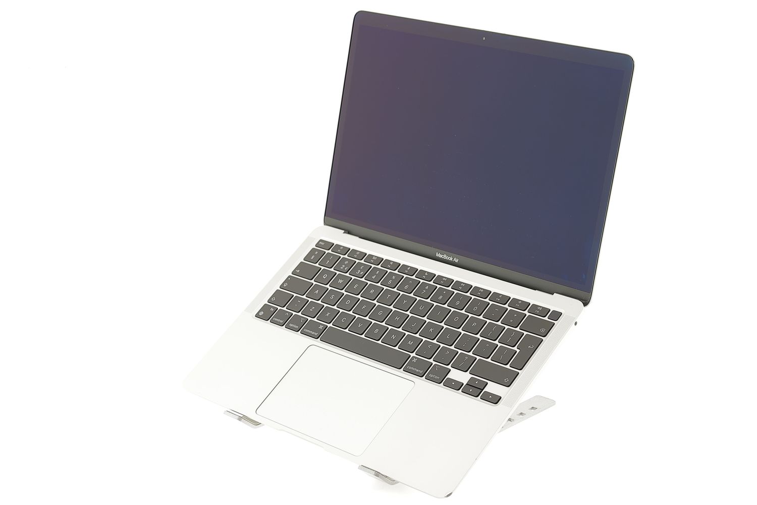 Apple MacBook Air 13″ 2020, i3 1.1 GHz, 8 GB, Intel Iris Plus 256 GB Silver - Nagyon jó