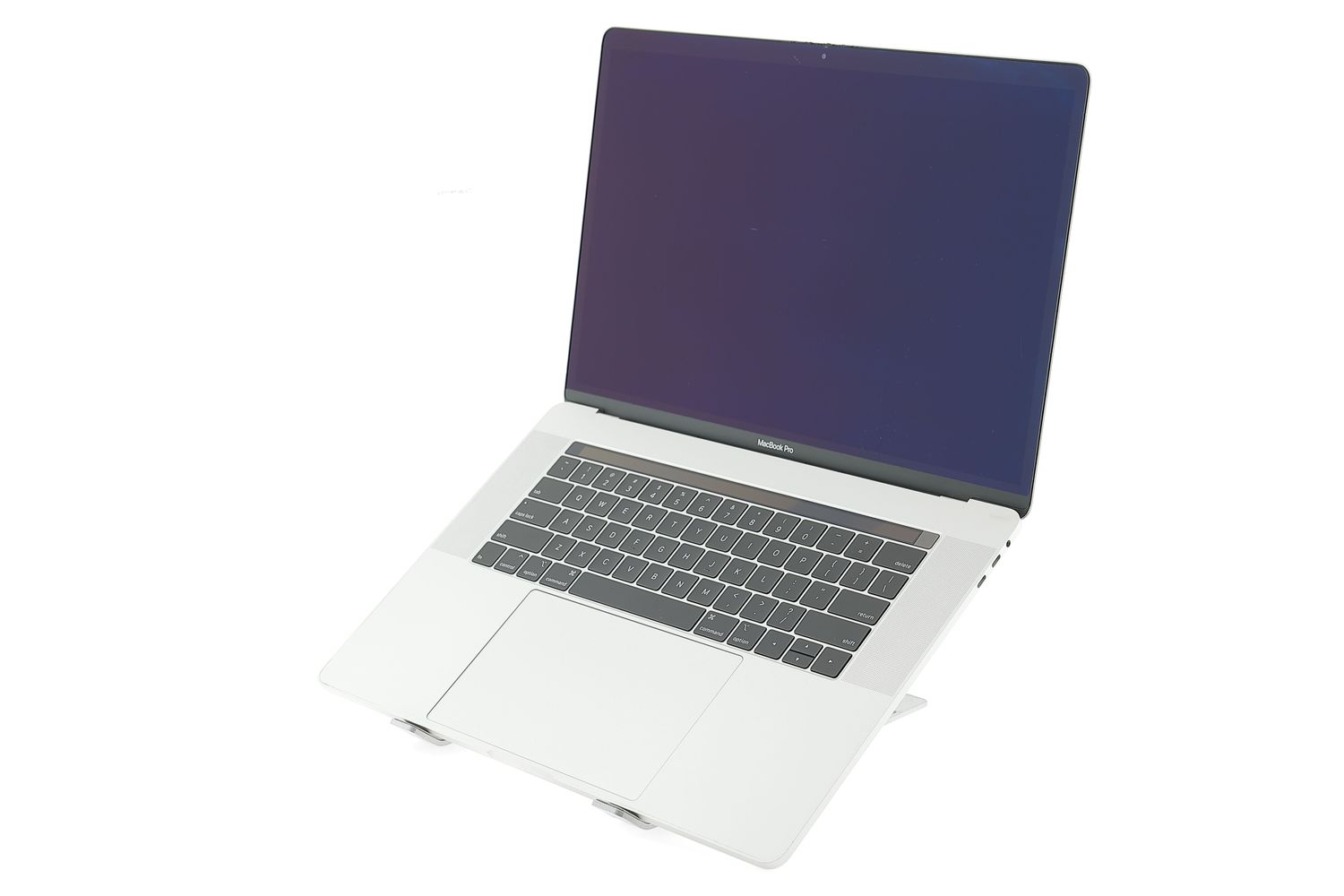 Apple MacBook Pro 15″ Touch Bar 2019, i9 2.3 GHz, 32 GB, AMD Radeon Pro 560X 1 TB Silver - Excelent
