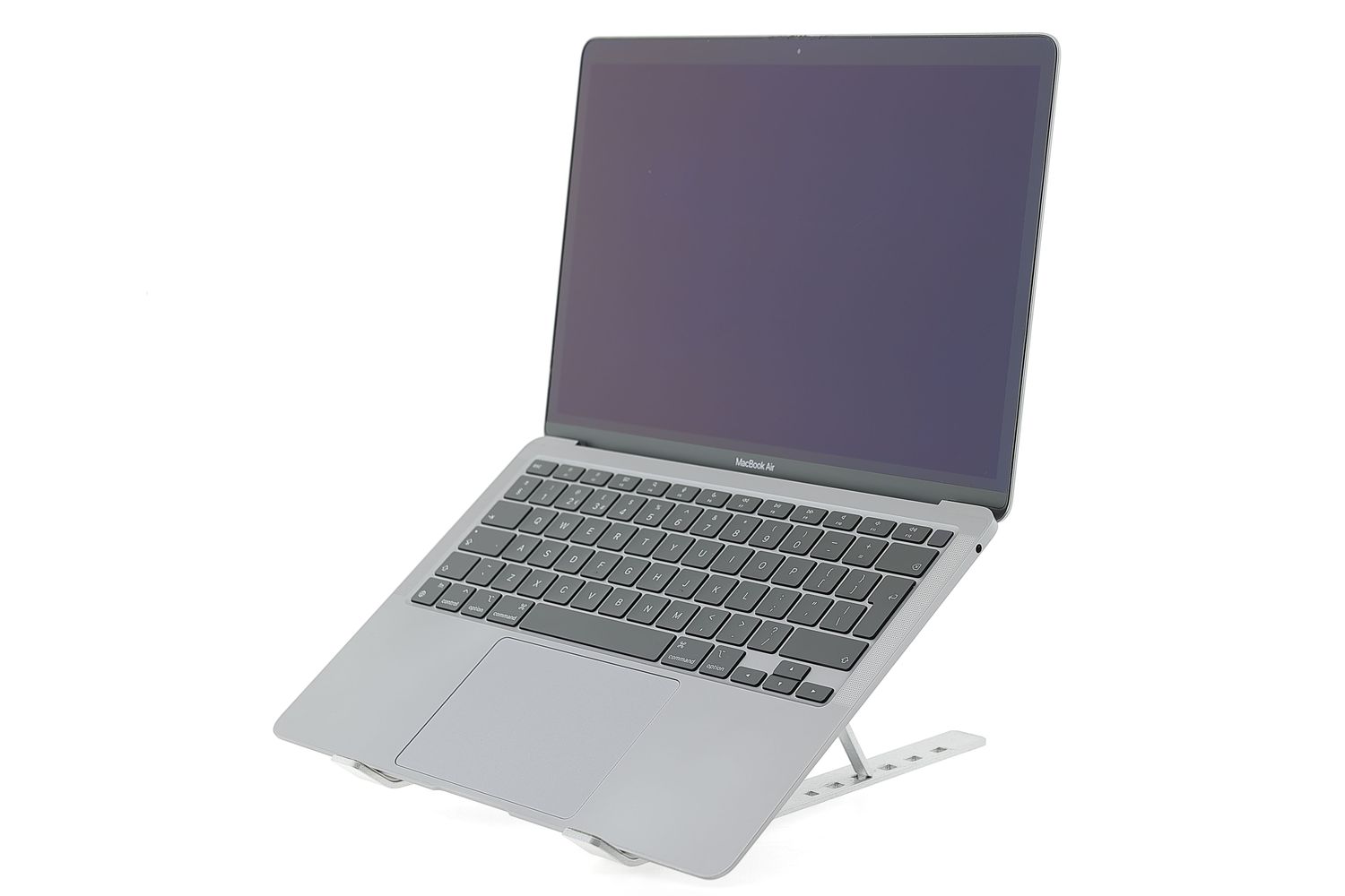 Apple MacBook Air 13″ 2020, i3 1.1 GHz, 8 GB, Intel Iris Plus 256 GB Space Gray - Excelent