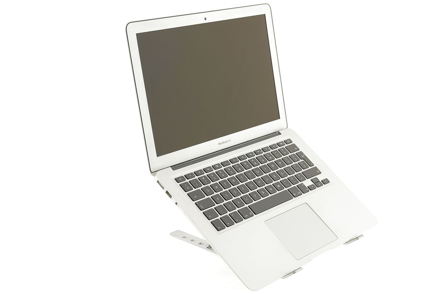Apple MacBook Air 13″ 2017, i5 1.8 GHz, 8 GB, HD Graphics 6000 128 GB Silver - Много добро