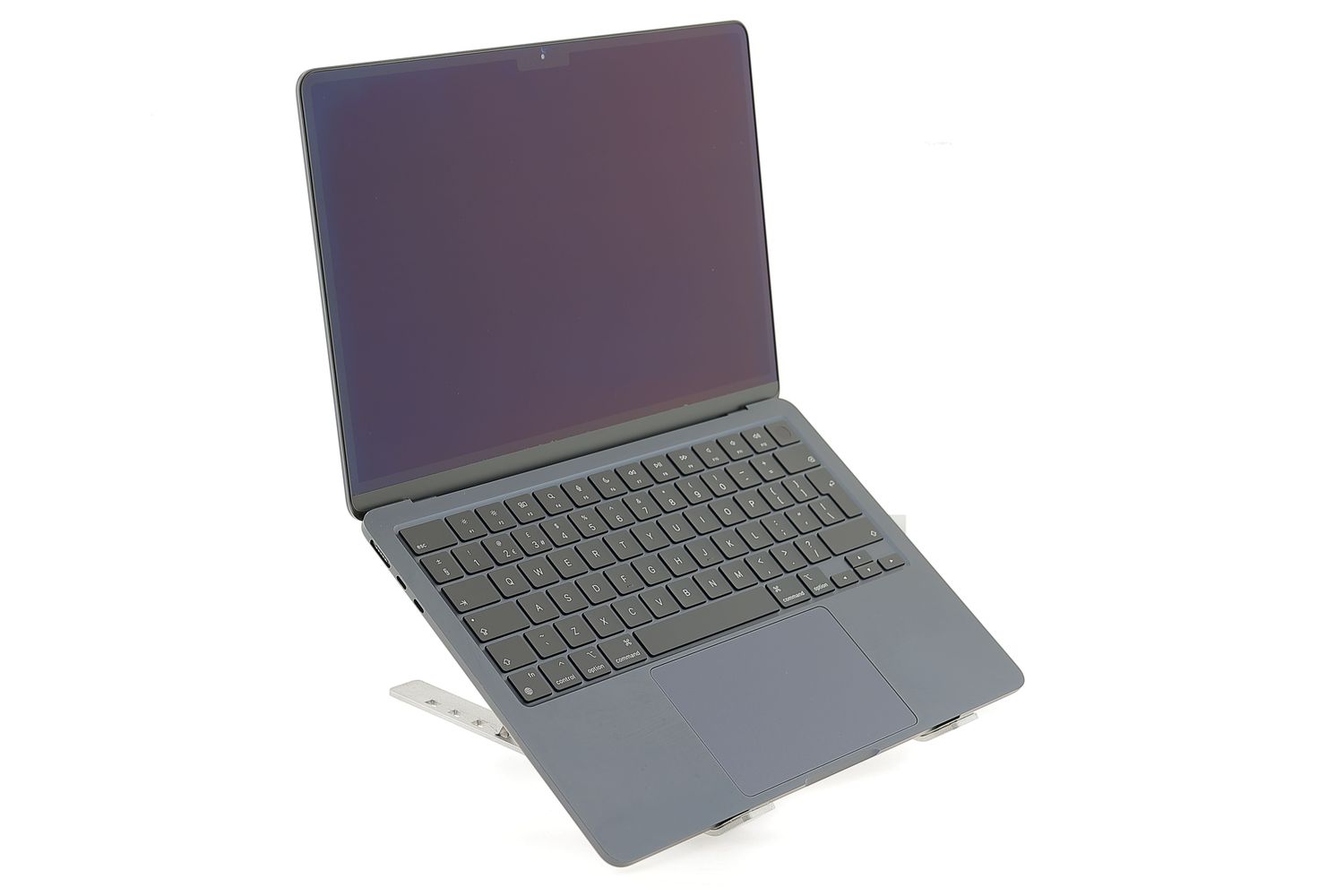 Apple MacBook Air 13″ 2022, M2 8 Cores, 8 GB, 8 core GPU 256 GB Midnight - Nagyon jó