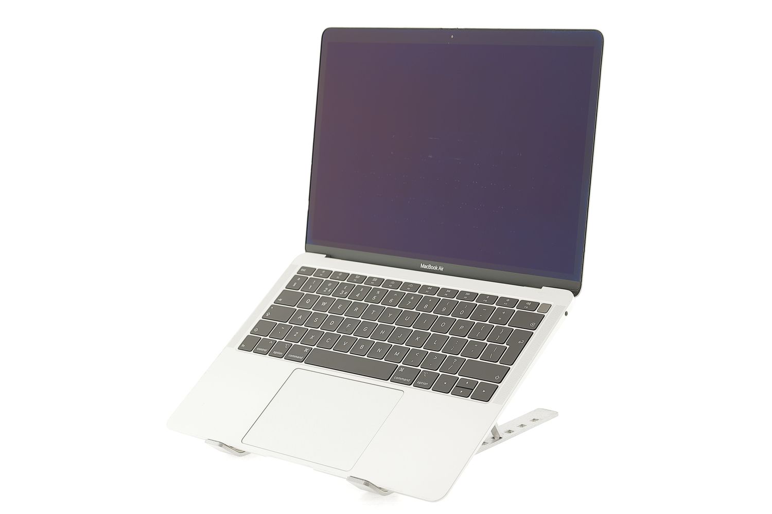 Apple MacBook Air 13″ 2019, i5 1.6 GHz, 8 GB, Intel UHD Graphics 617 128 GB Silver - Много добро