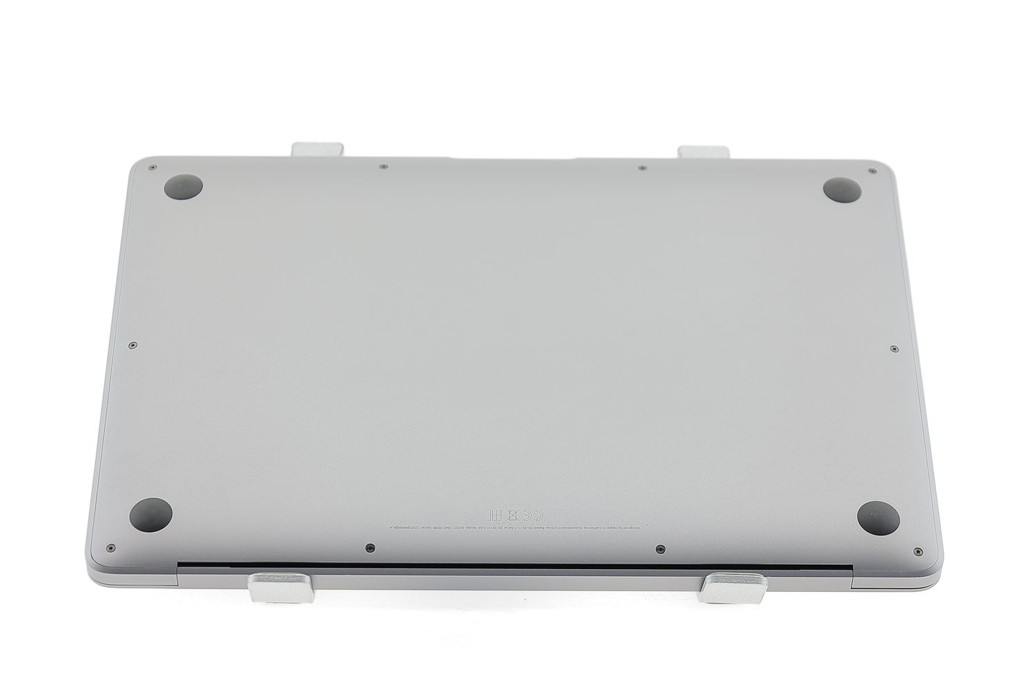 Apple MacBook Air 13″ 2020, M1 8 Cores, 8 GB, 7 core GPU 256 GB Space Gray - Много добро