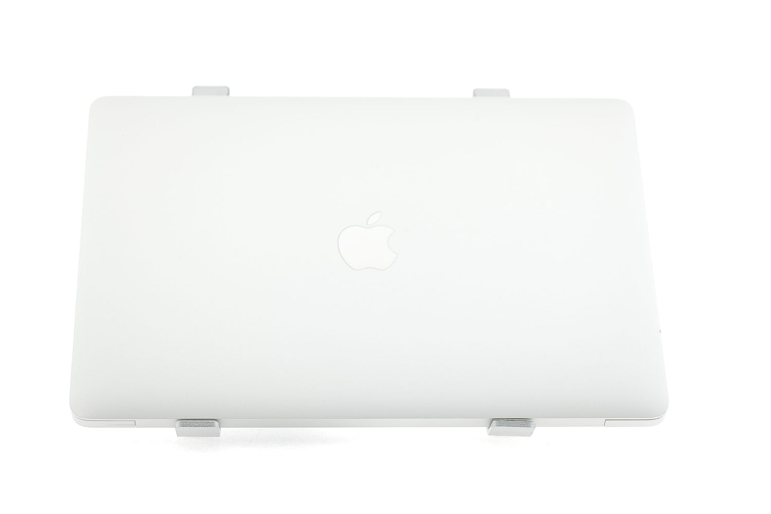 Apple MacBook Air 13″ 2020, i3 1.1 GHz, 8 GB, Intel Iris Plus 256 GB Silver - Добро