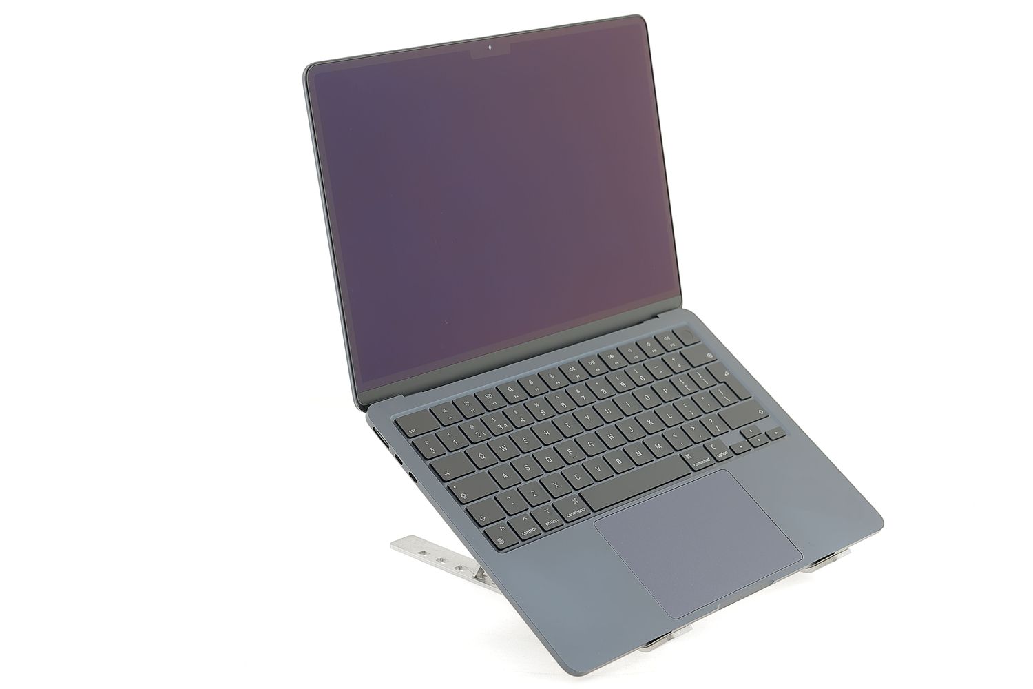 Apple MacBook Air 13″ 2022, M2 8 Cores, 8 GB, 8 core GPU 256 GB Midnight - Отлично