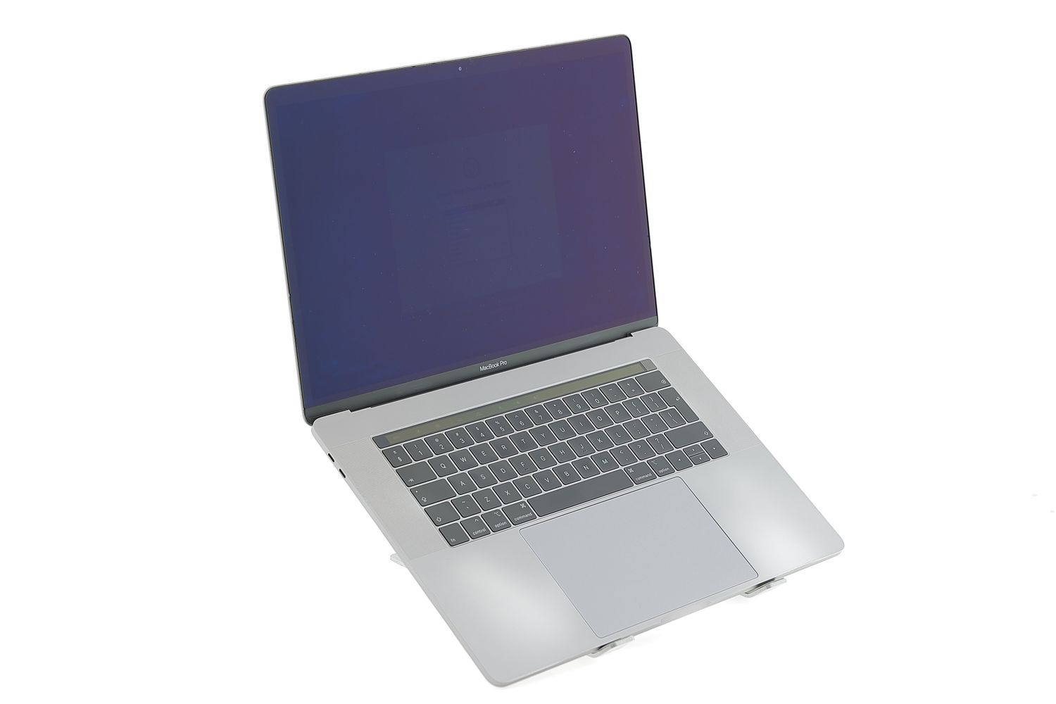 Apple MacBook Pro 15″ Touch Bar 2019, i9 2.3 GHz, 16 GB, AMD Radeon Pro 560X 512 GB Space Gray - Kiváló