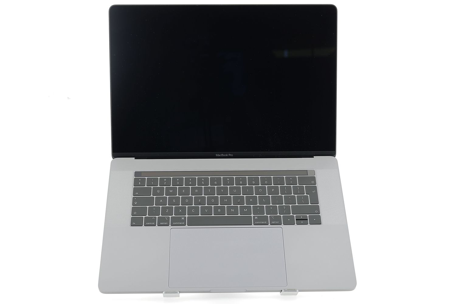 Apple MacBook Pro 15″ Touch Bar 2019, i7 2.6 GHz, 16 GB, AMD Radeon Pro 555X 256 GB Space Gray - Отлично