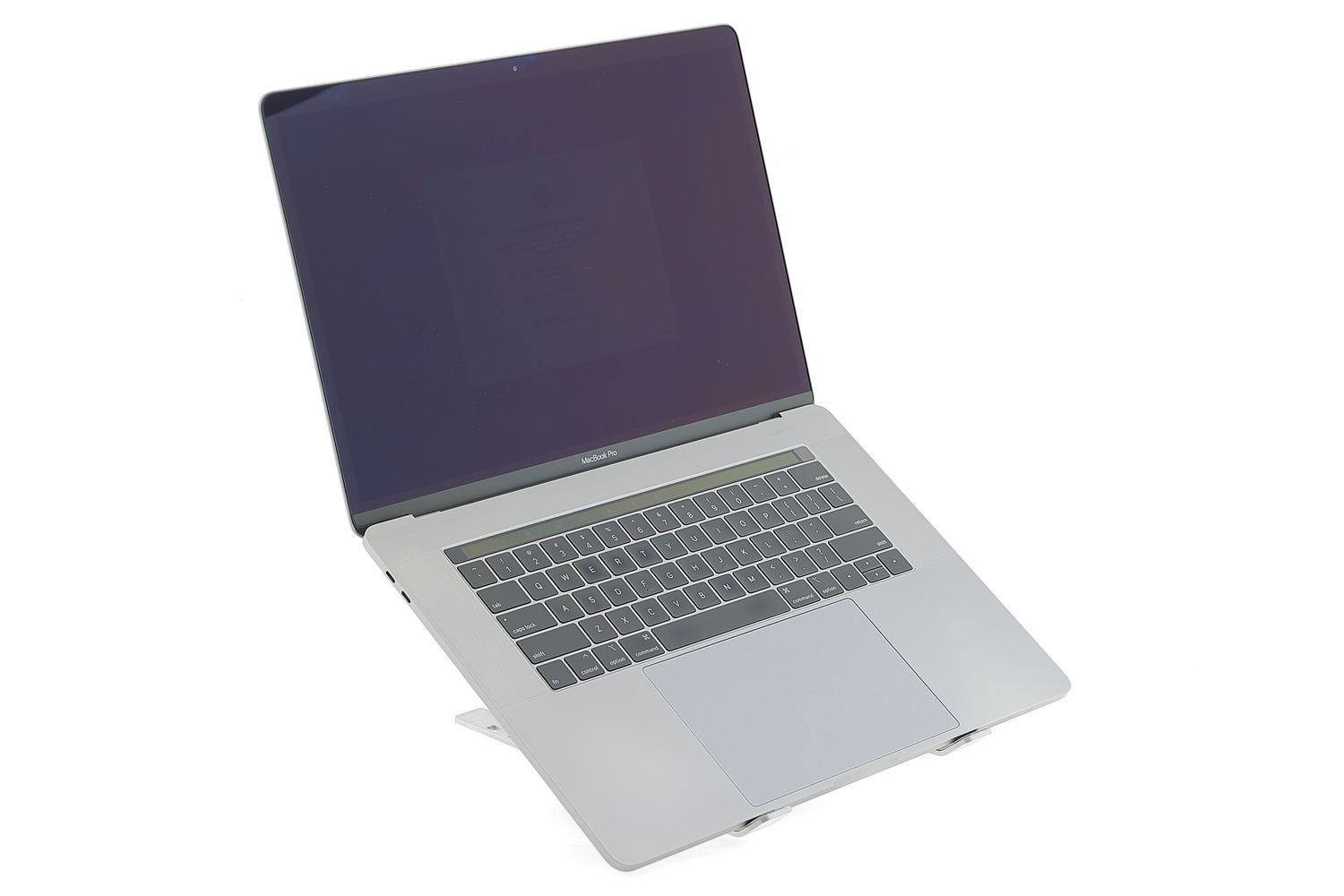 Apple MacBook Pro 15″ Touch Bar 2018, i7 2.2 GHz, 16 GB, AMD Radeon Pro 555X 256 GB Space Gray - Excelent