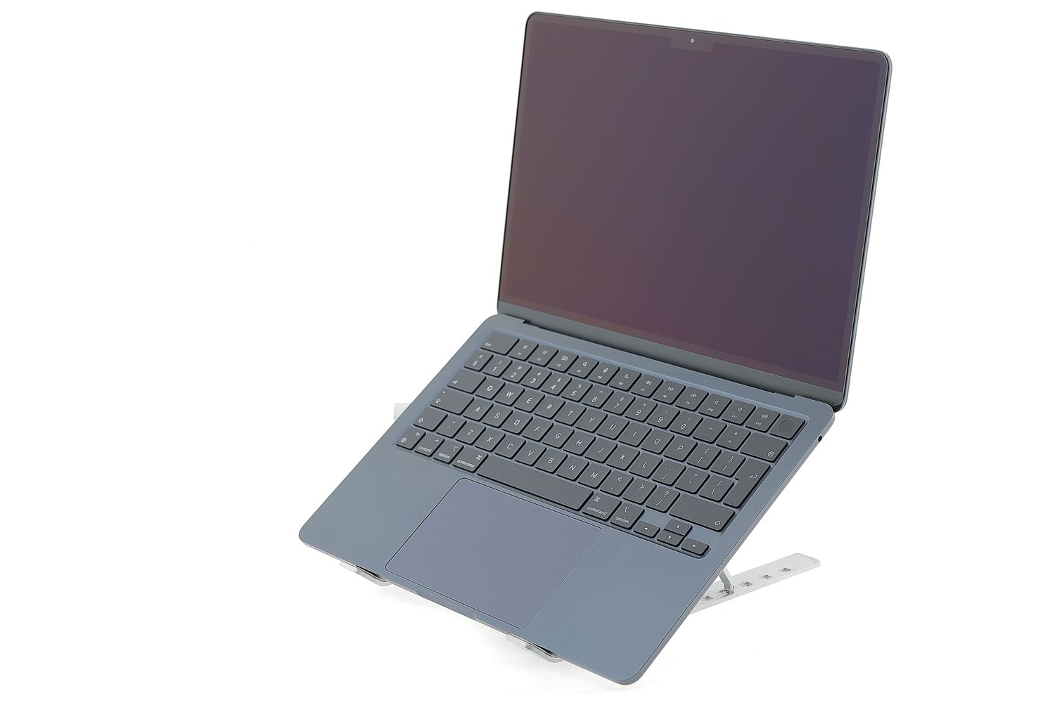 Apple MacBook Air 13″ 2024, M3 8 Cores, 8 GB, 8 core GPU 256 GB Midnight - Kiváló