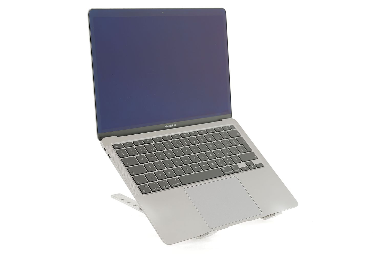 Apple MacBook Air 13″ 2020, i3 1.1 GHz, 8 GB, Intel Iris Plus 256 GB Space Gray - Foarte bun