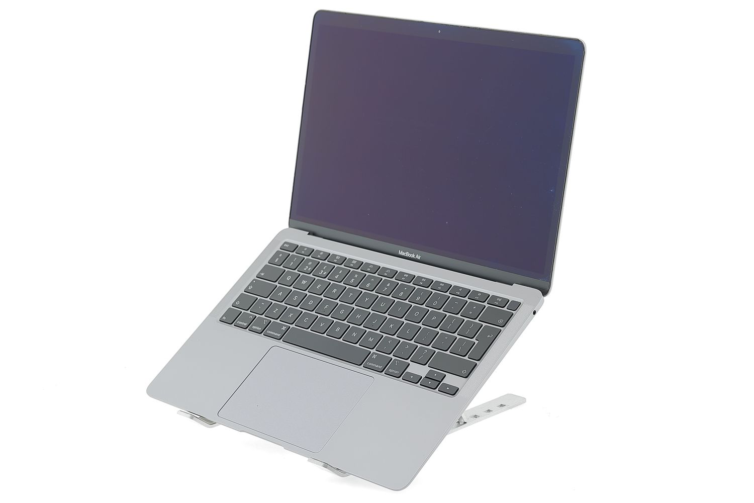 Apple MacBook Air 13″ 2020, i3 1.1 GHz, 8 GB, Intel Iris Plus 256 GB Space Gray - Nagyon jó