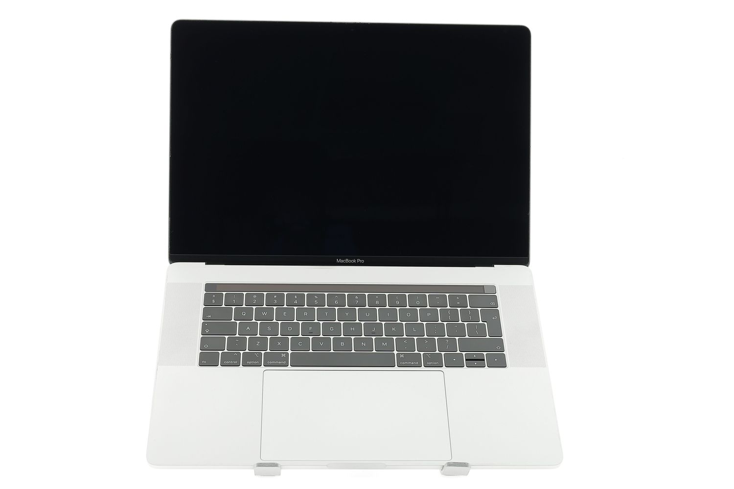 Apple MacBook Pro 15″ Touch Bar 2018, i7 2.2 GHz, 16 GB, AMD Radeon Pro 555X 512 GB Silver - Добро