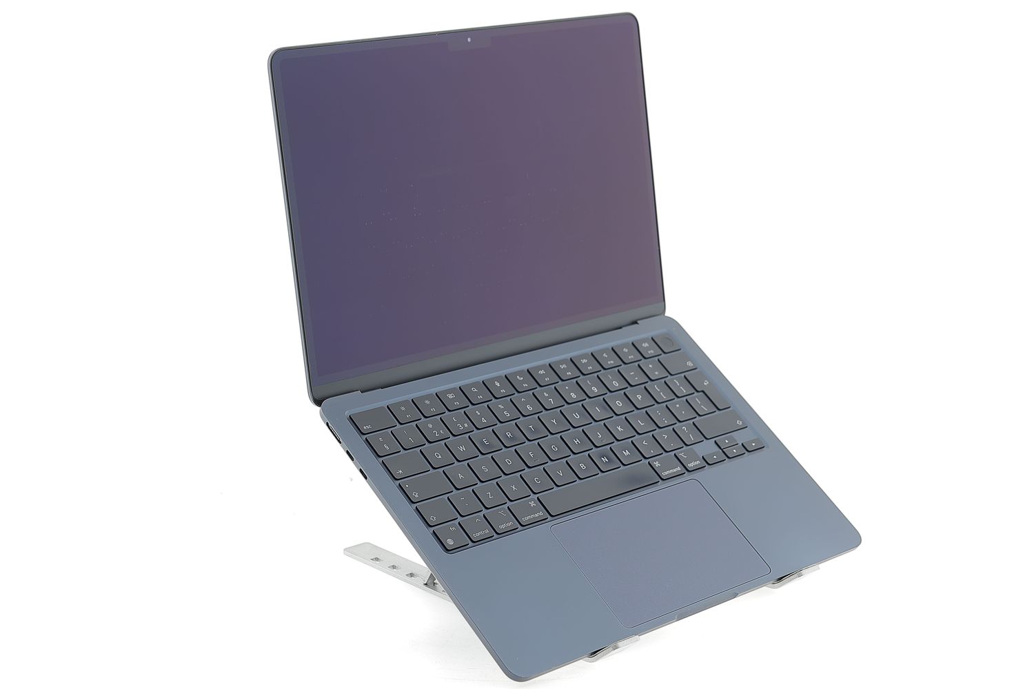 Apple MacBook Air 13″ 2022, M2 8 Cores, 8 GB, 8 core GPU 256 GB Midnight - Отлично