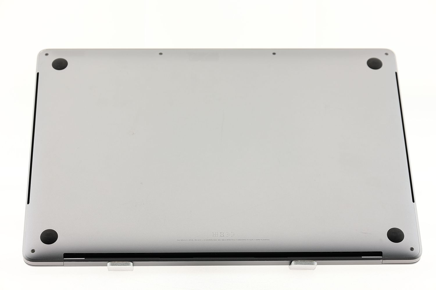 Apple MacBook Pro 15″ Touch Bar 2019, i7 2.6 GHz, 16 GB, AMD Radeon Pro 555X 512 GB Space Gray - Много добро