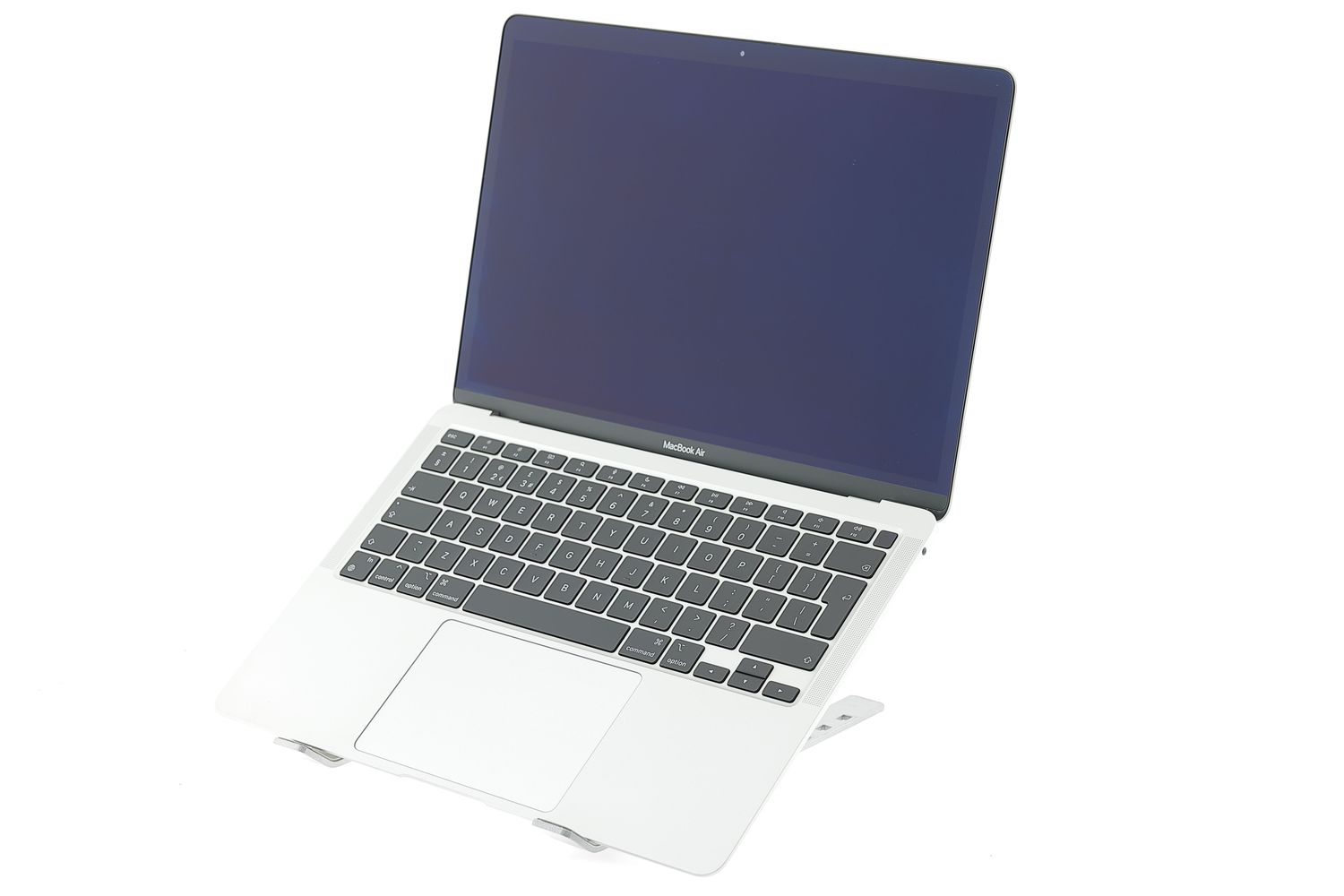 Apple MacBook Air 13″ 2020, M1 8 Cores, 8 GB, 8 core GPU 512 GB Silver - Nagyon jó