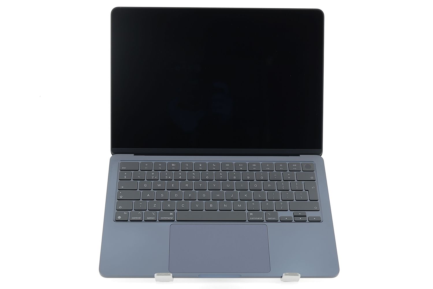 Apple MacBook Air 13″ 2022, M2 8 Cores, 8 GB, 8 core GPU 256 GB Midnight - Отлично